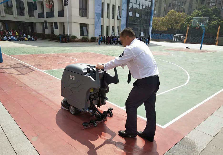 江西大型清潔設備多功能洗地機和電動<a href=http://m.ftruru.com target=_blank class=infotextkey>掃地車生產廠</a>